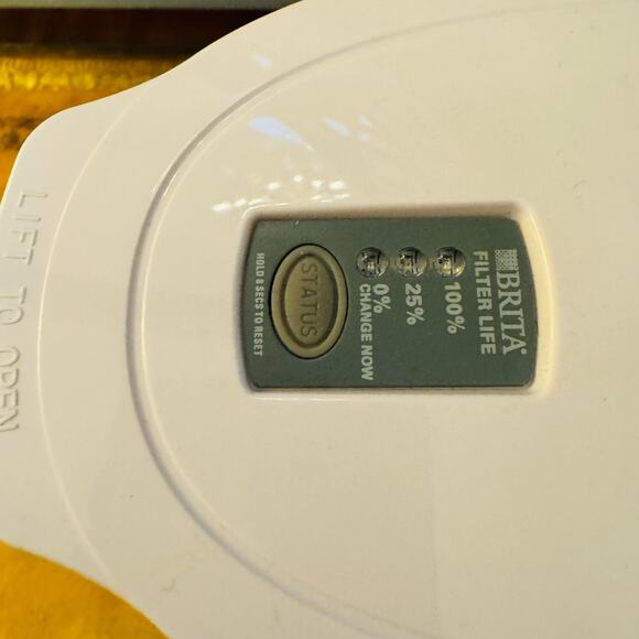 Brita Soho White 6 Cup Slim Filtered Water Pitcher NEW - Picture 2 of 6